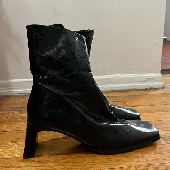 The cutest simple black boot! - Picture 2 of 3